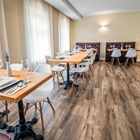 Toscanina Garni Hotel Dobrovo Exterior photo